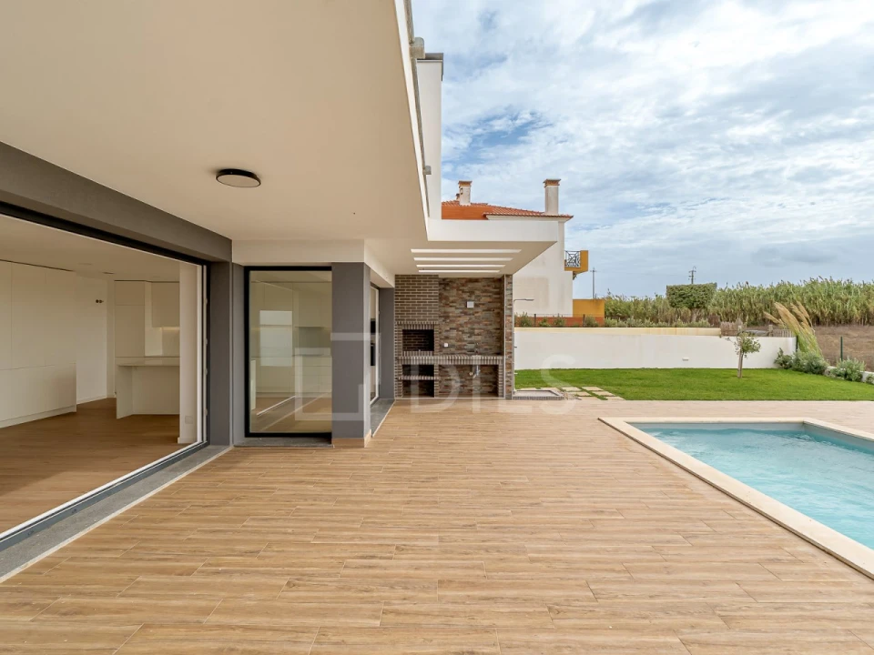Moradia T4 para Venda em São Pedro da Cadeira Foto 3