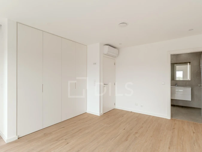 Moradia T4 para Venda em São Pedro da Cadeira Foto 24