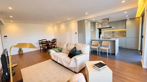 Apartamento T2 para Arrendamento em Santa Marinha e São Pedro da Afurada