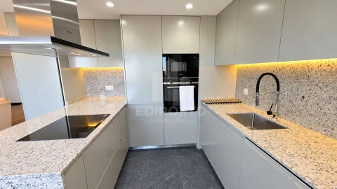 Apartamento T2 para Arrendamento em Santa Marinha e São Pedro da Afurada
