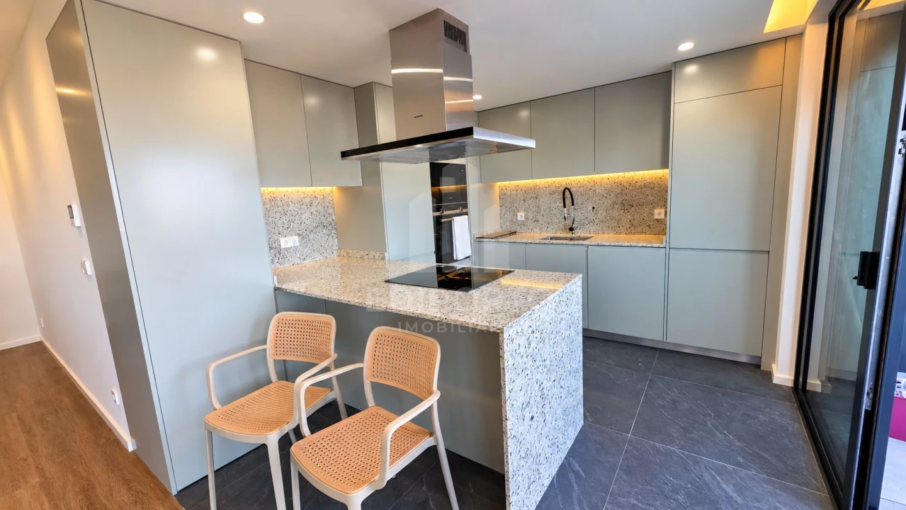 Apartamento T2 para Arrendamento em Santa Marinha e São Pedro da Afurada Foto 2