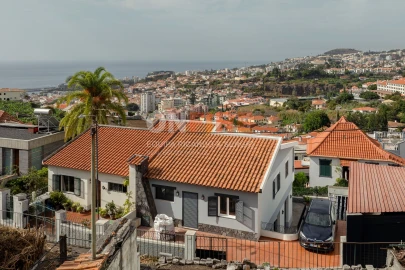 Moradia T4 para Venda em Funchal (Santa Luzia)