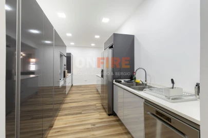 Moradia T4 para Venda em Funchal (Santa Luzia)