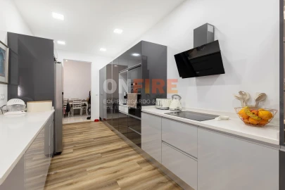 Moradia T4 para Venda em Funchal (Santa Luzia)
