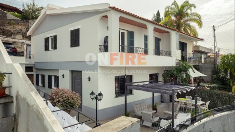 Moradia T4 para Venda em Funchal (Santa Luzia)