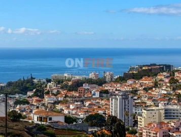 Moradia T4 para Venda em Funchal (Santa Luzia)