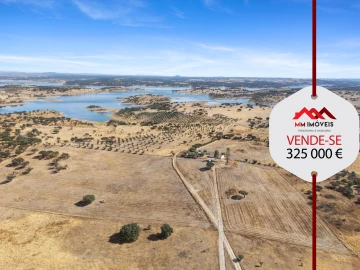 Quinta T3 para Venda em Capelins (Santo Antonio)