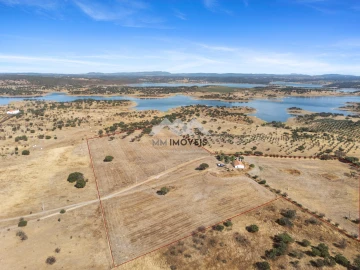 Quinta T3 para Venda em Capelins (Santo Antonio)
