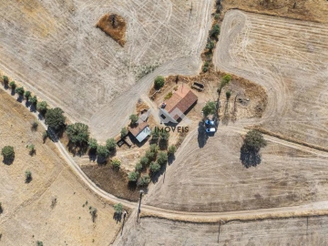 Quinta T3 para Venda em Capelins (Santo Antonio)