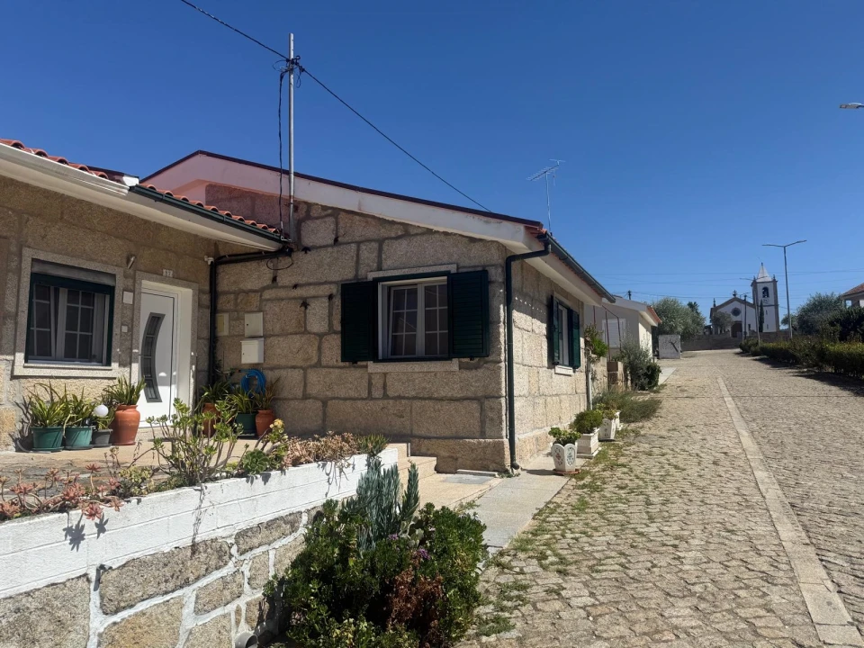 Moradia T3 para Venda em Vilarelhos Foto 2
