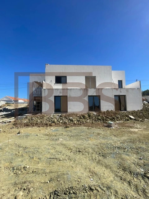 Moradia T5 para Venda em Agualva e Mira-Sintra