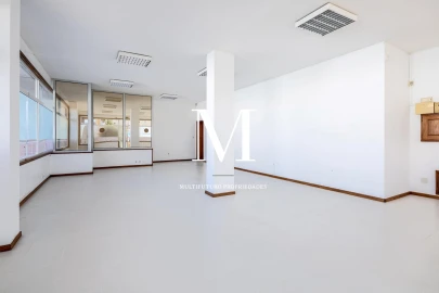 Negócio para Arrendamento em Valadares