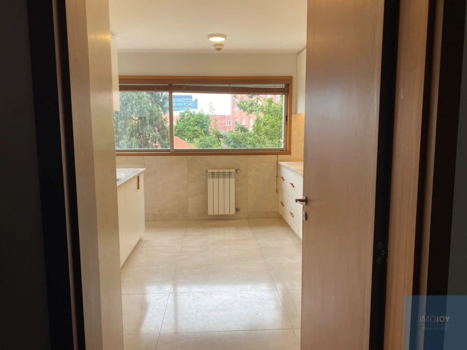 Apartamento T3 para Arrendamento em Ramalde Foto 5