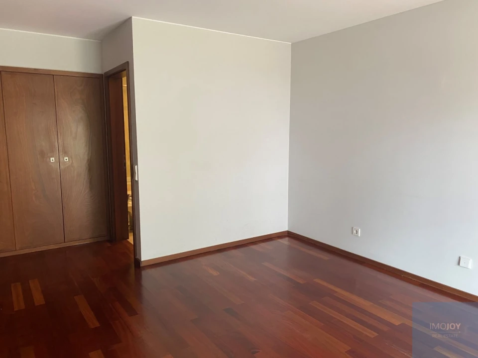 Apartamento T3 para Arrendamento em Ramalde Foto 14