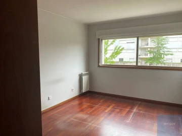 Apartamento T3 para Arrendamento em Ramalde