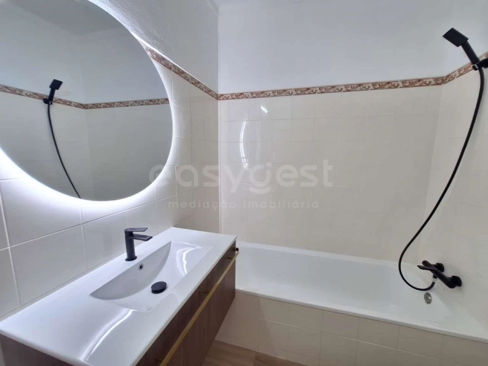 Apartamento T2 para Venda em Portimão Foto 3