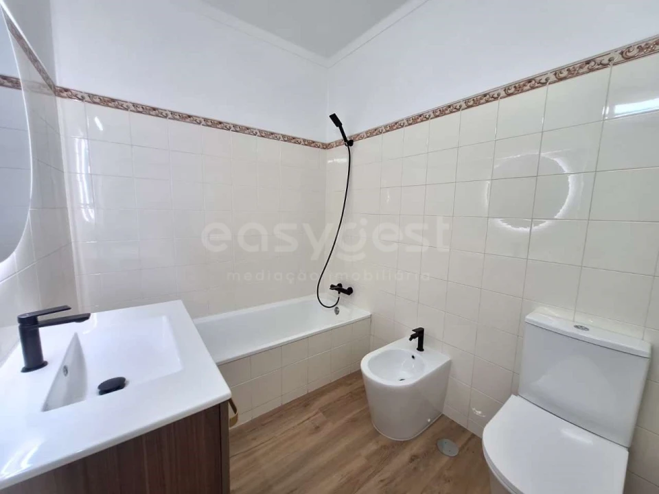 Apartamento T2 para Venda em Portimão Foto 5