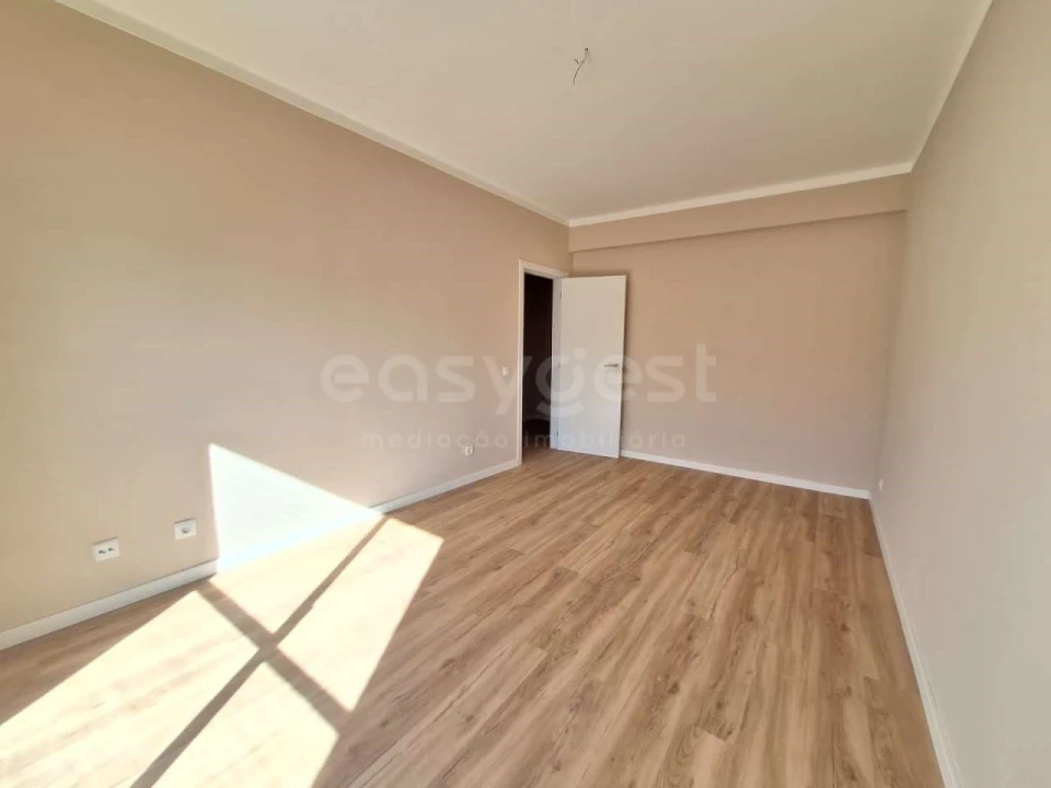 Apartamento T2 para Venda em Portimão Foto 9