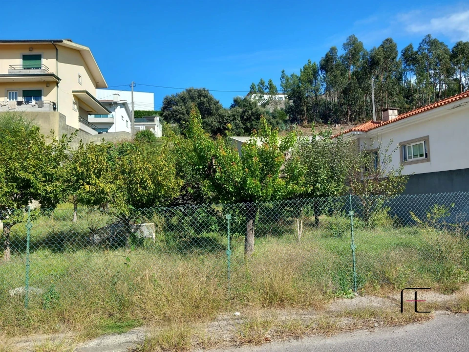 Terreno para Venda em Fânzeres e São Pedro da Cova Foto 1