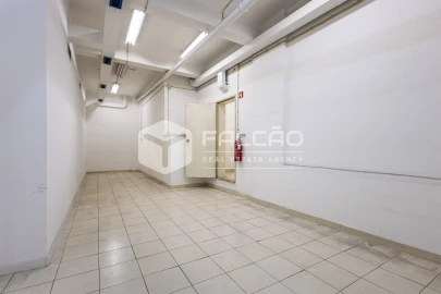 Loja para Arrendamento em Marvila, Ribeira Santarém, São Salvador, São Nicolau