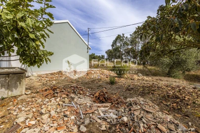 Moradia T2 para Venda em São João da Ribeira e Ribeira de São João