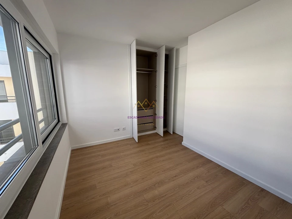Apartamento T3 para Venda em Santo António dos Cavaleiros e Frielas Foto 17