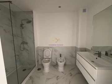 Apartamento T3 para Venda em Santo António dos Cavaleiros e Frielas