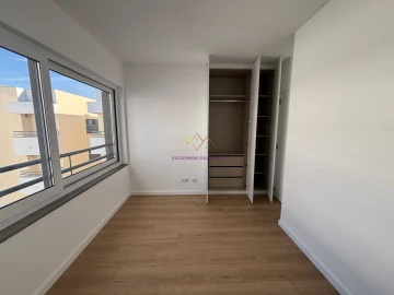 Apartamento T3 para Venda em Santo António dos Cavaleiros e Frielas