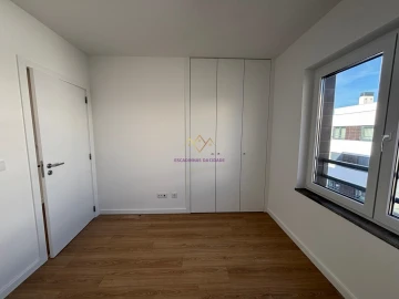 Apartamento T3 para Venda em Santo António dos Cavaleiros e Frielas