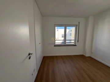 Apartamento T3 para Venda em Santo António dos Cavaleiros e Frielas