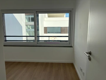 Apartamento T3 para Venda em Santo António dos Cavaleiros e Frielas