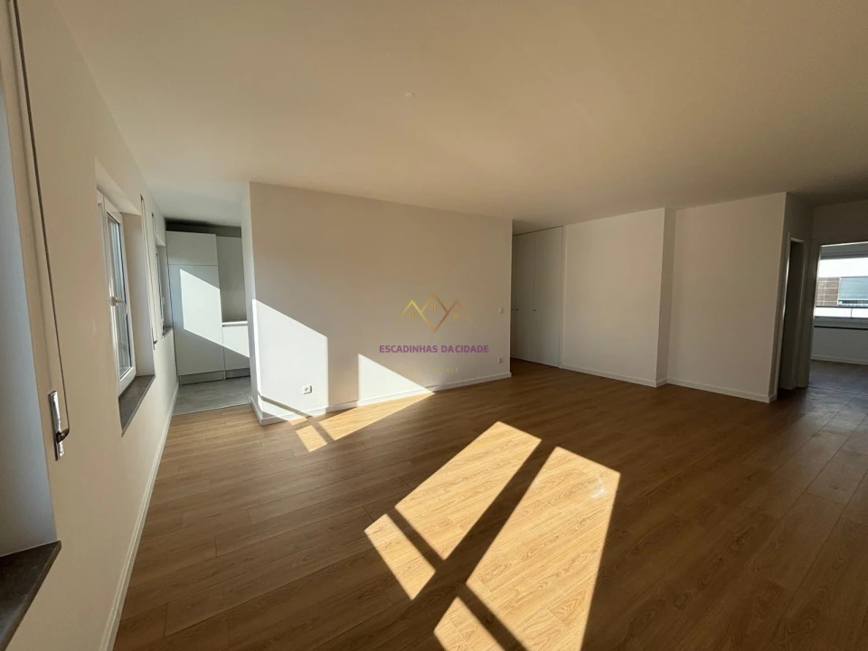 Apartamento T3 para Venda em Santo António dos Cavaleiros e Frielas Foto 6