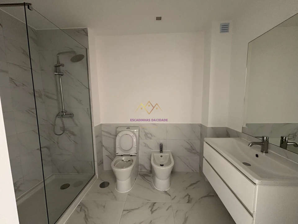 Apartamento T3 para Venda em Santo António dos Cavaleiros e Frielas Foto 25