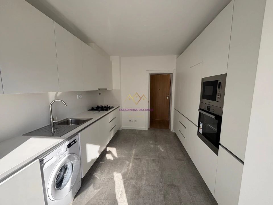Apartamento T3 para Venda em Santo António dos Cavaleiros e Frielas Foto 8