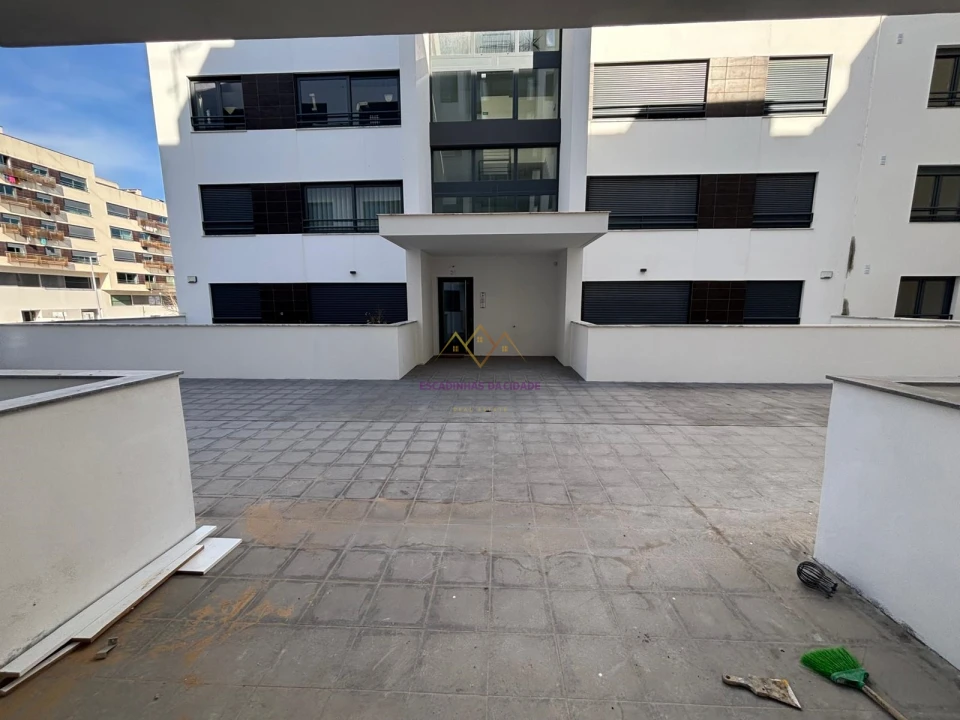 Apartamento T3 para Venda em Santo António dos Cavaleiros e Frielas Foto 27