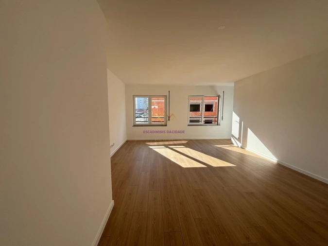 Apartamento T3 para Venda em Santo António dos Cavaleiros e Frielas Foto 4