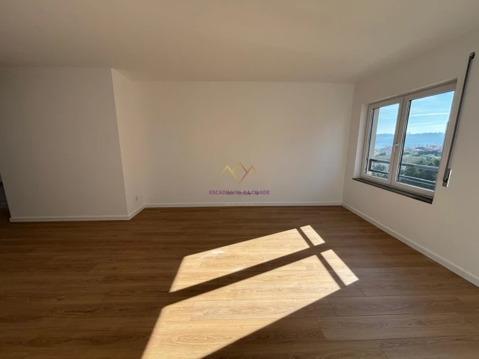 Apartamento T3 para Venda em Santo António dos Cavaleiros e Frielas Foto 2