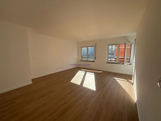 Apartamento T3 para Venda em Santo António dos Cavaleiros e Frielas Foto 3