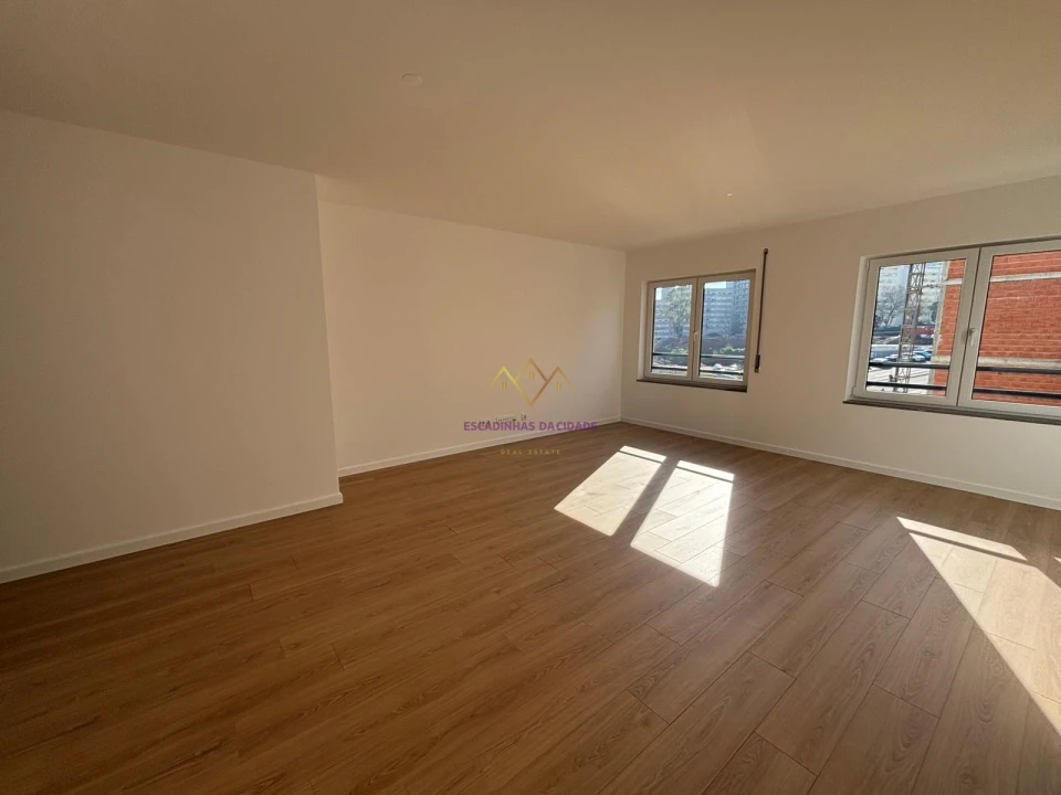 Apartamento T3 para Venda em Santo António dos Cavaleiros e Frielas Foto 7