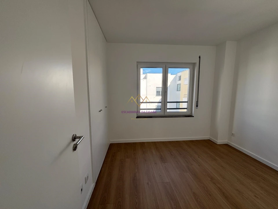 Apartamento T3 para Venda em Santo António dos Cavaleiros e Frielas Foto 19