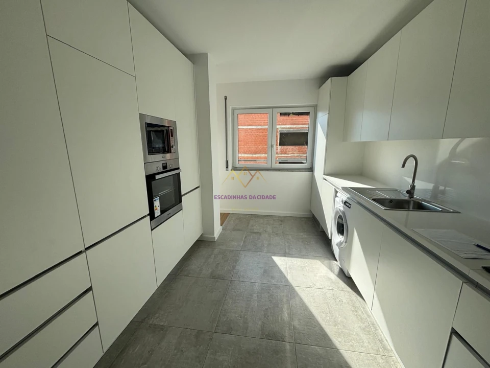 Apartamento T3 para Venda em Santo António dos Cavaleiros e Frielas Foto 11