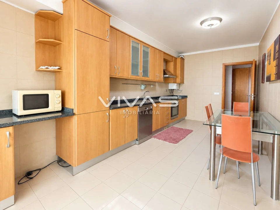 Apartamento T3 para Arrendamento em Vila Verde e Barbudo Foto 2