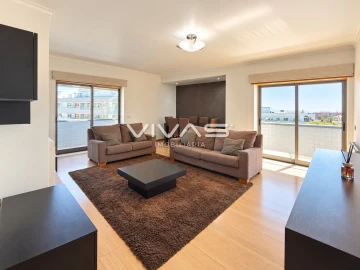 Apartamento T3 para Arrendamento em Vila Verde e Barbudo