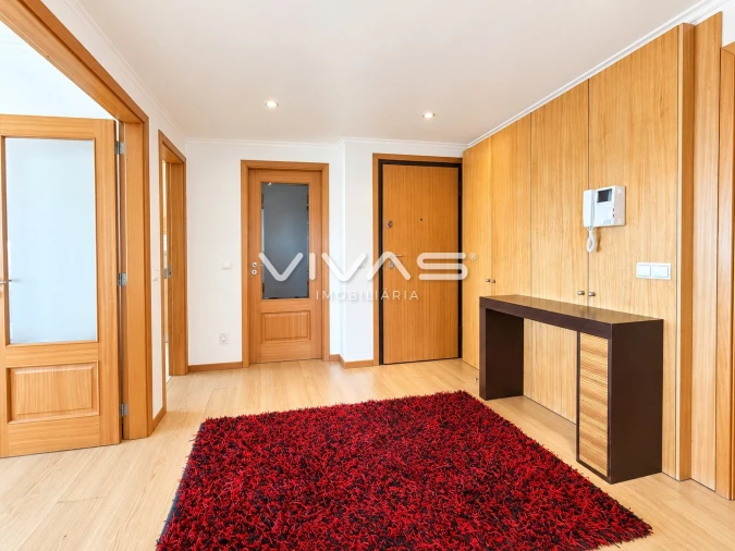 Apartamento T3 para Arrendamento em Vila Verde e Barbudo Foto 4