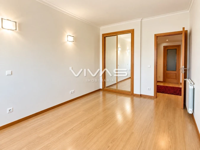 Apartamento T3 para Arrendamento em Vila Verde e Barbudo Foto 8