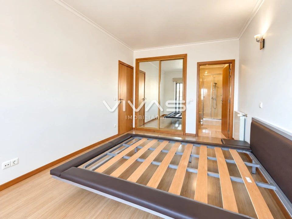 Apartamento T3 para Arrendamento em Vila Verde e Barbudo Foto 12