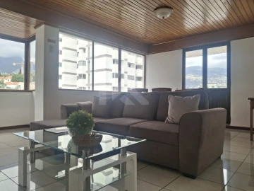 Apartamento T2 para Arrendamento em Funchal (Se)