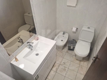 Apartamento T2 para Arrendamento em Funchal (Se)