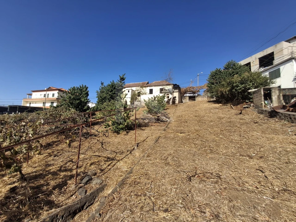 Terreno para Venda em Canhas Foto 1