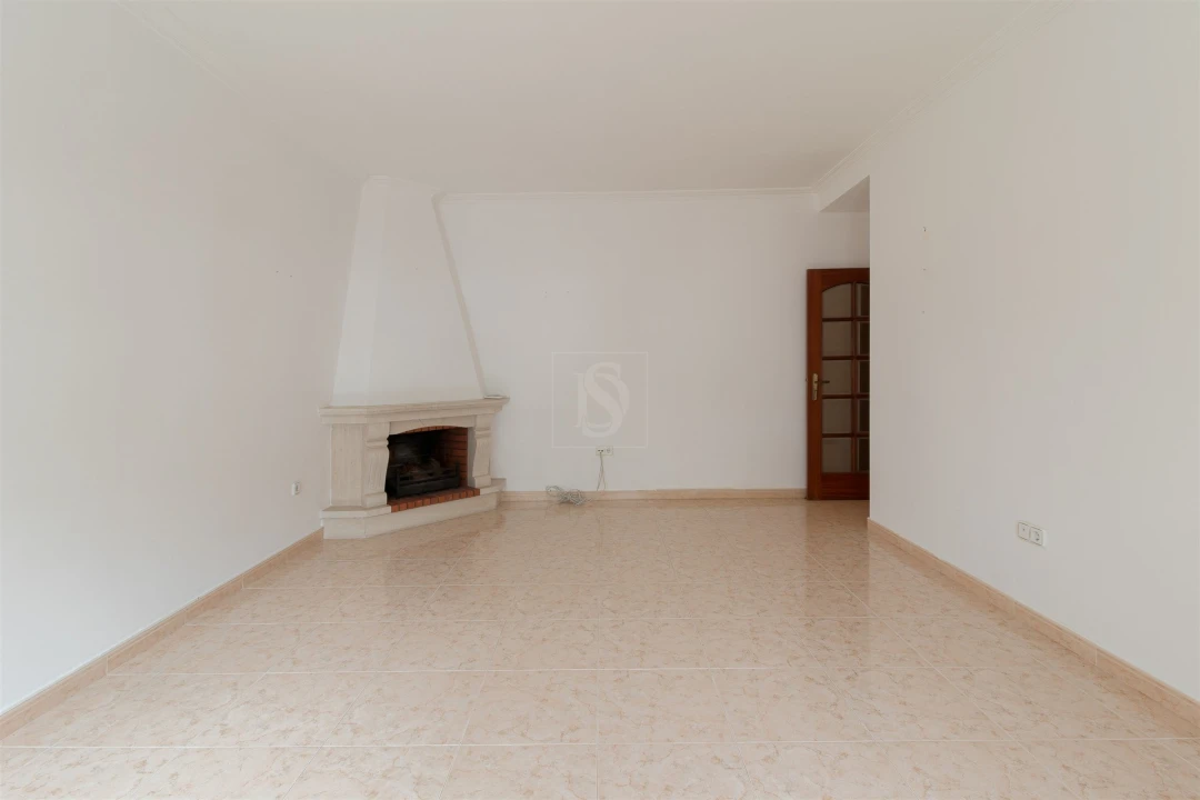 Apartamento T3 para Arrendamento em Santo Antonio da Charneca Foto 1